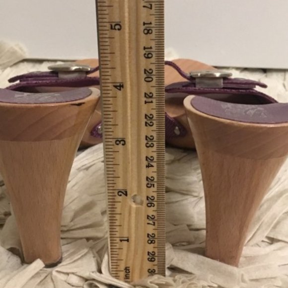 Salvatore Ferragamo Heels (run small) - Picture 5 of 5